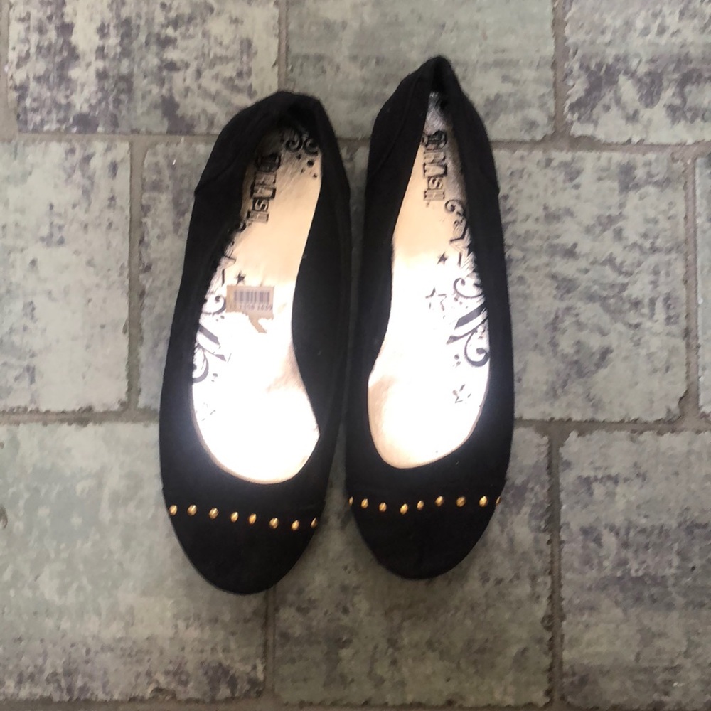 Black ballet flats